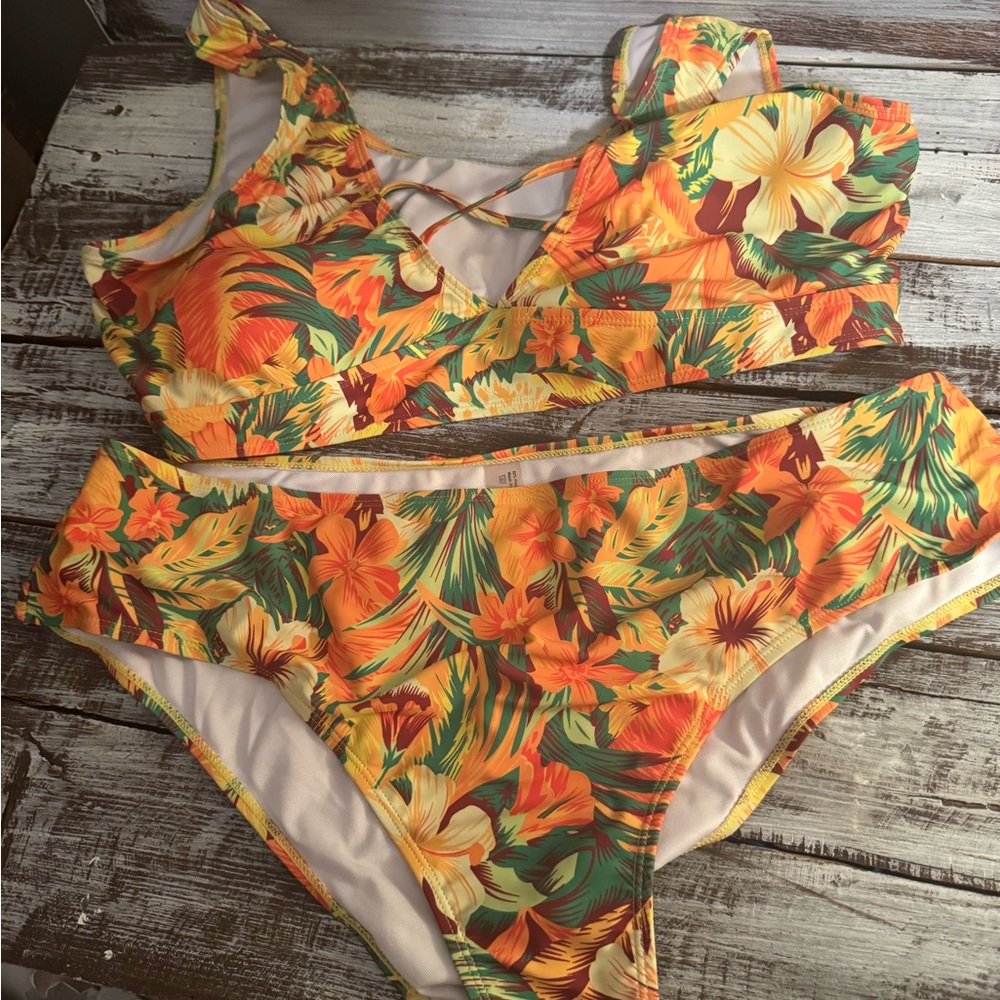 SALE 2/$10
SHEIN Tropical Floral Bikini Set - Orange and Green